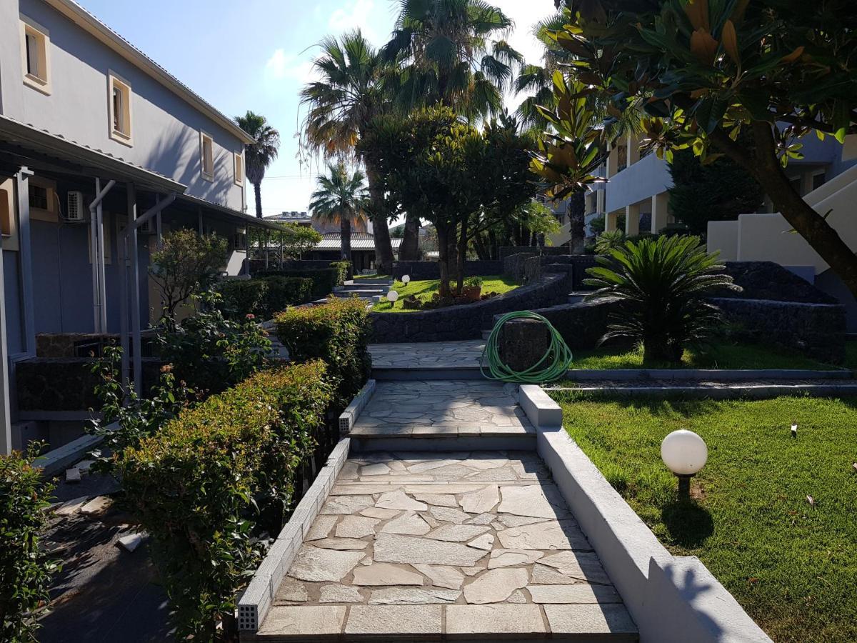 Asteraki Aparthotel Gouviá Exterior foto